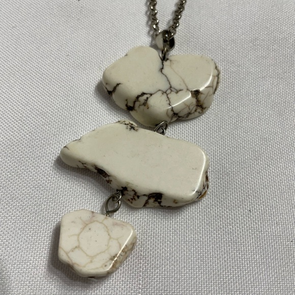 Sliced stone dangle pendant white howlite great condition - Picture 7 of 7